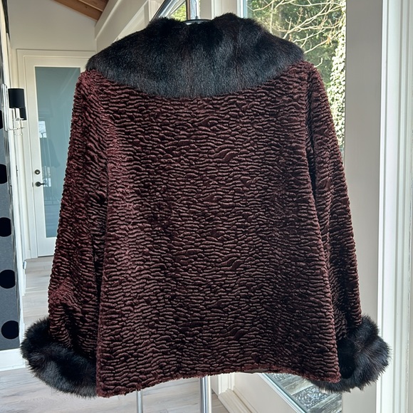 Faux Fur Short Brown Jacket by Larry Levine SZ XS - Picture 2 of 8